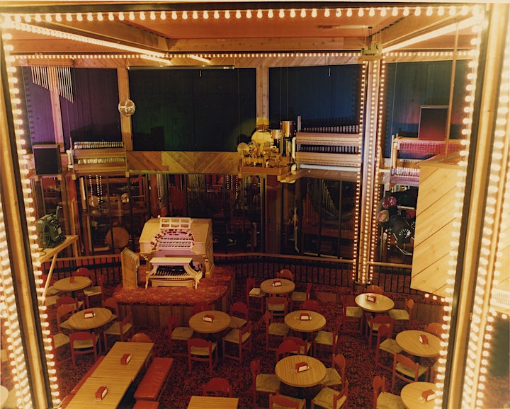 This image has an empty alt attribute; its file name is Organ-Grinder-Dining-room.jpg